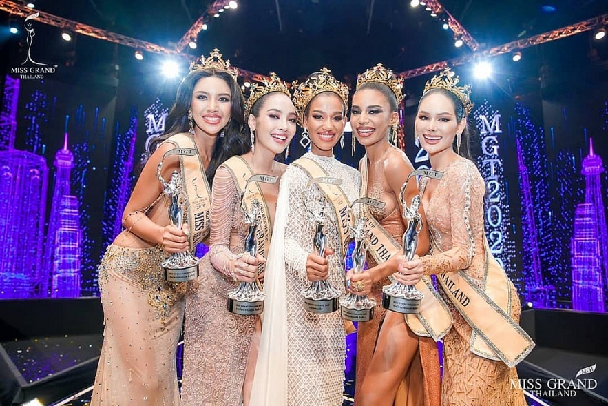Who is chanrarapadit namfon thai pageant queen called "ugly" and "negro" after supporting pro-democracy protests
